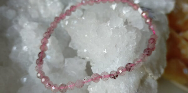 Aardbeienkwarts facet armband