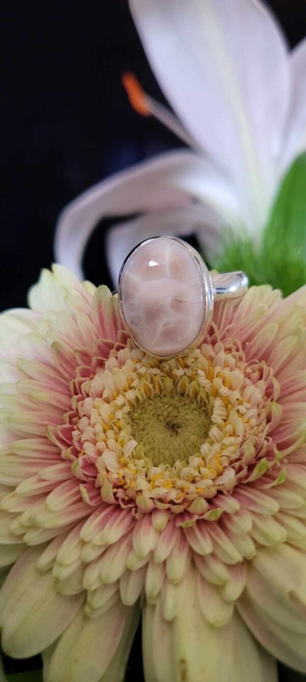 Natroliet Roze uit Indonesië (Rhodatroliet) zilveren  ring