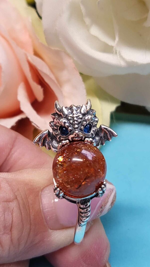 Zonnesteen zilveren baby draken ring