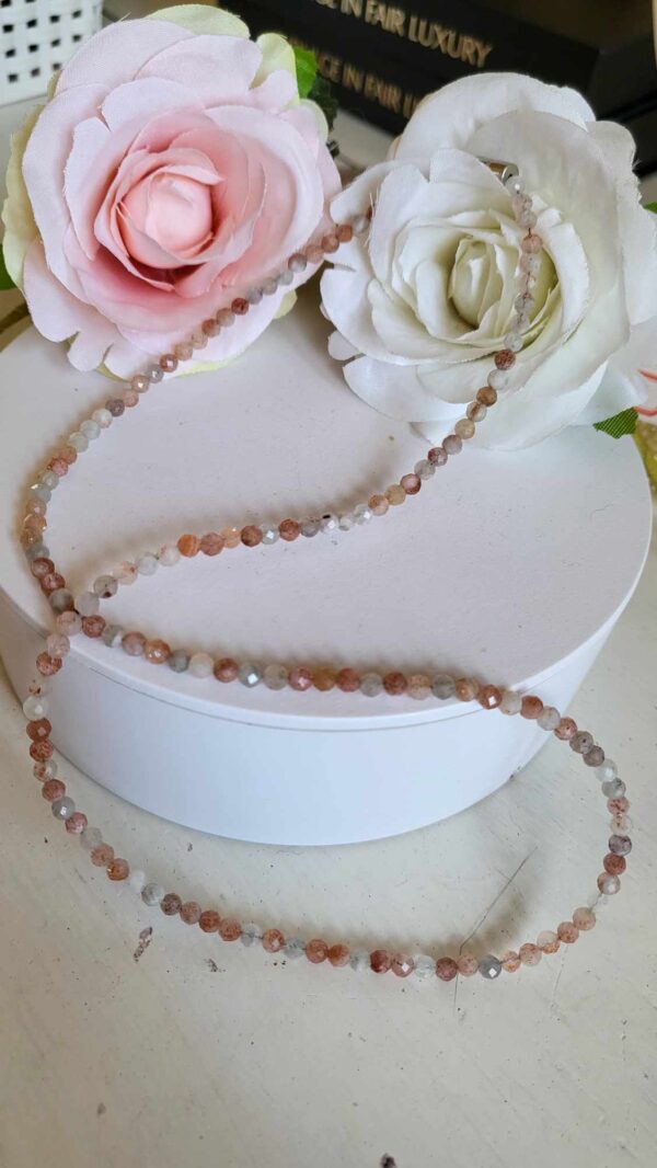 Arusha Sunstone facet ketting